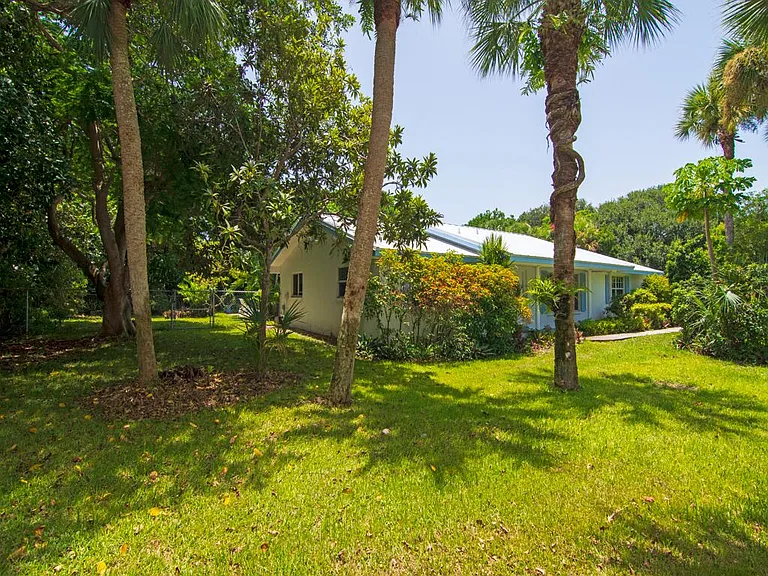 1545 Pelican Ln — Photo 41