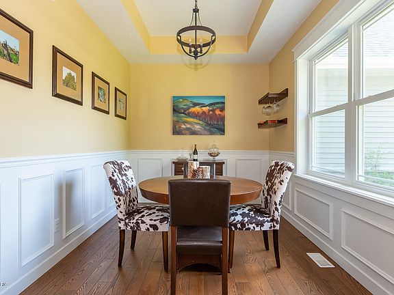 2nd image of 8842 Mountain Pine Ln