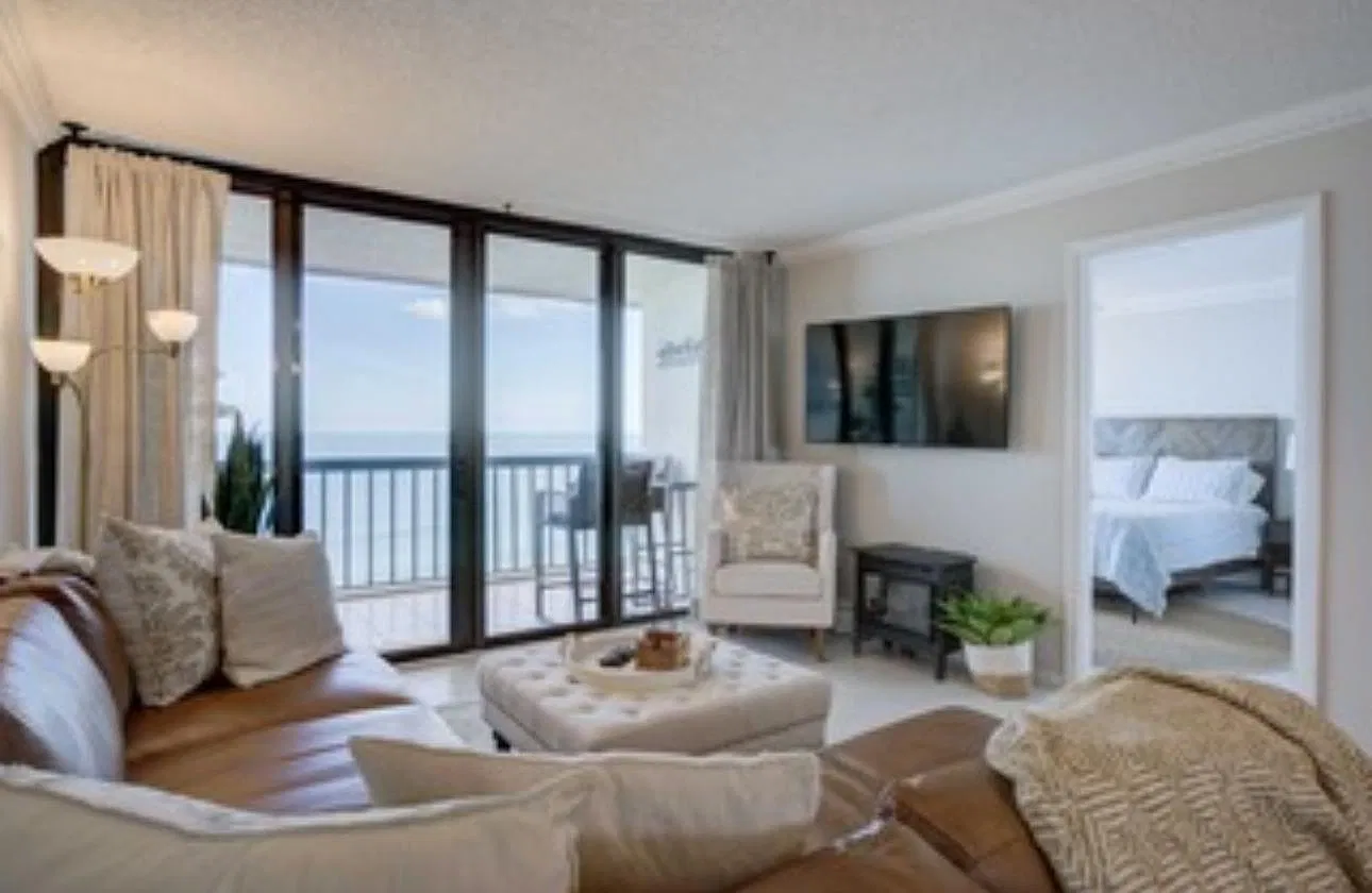 2 bed, 1023 sqft, $5,800 — Photo 1