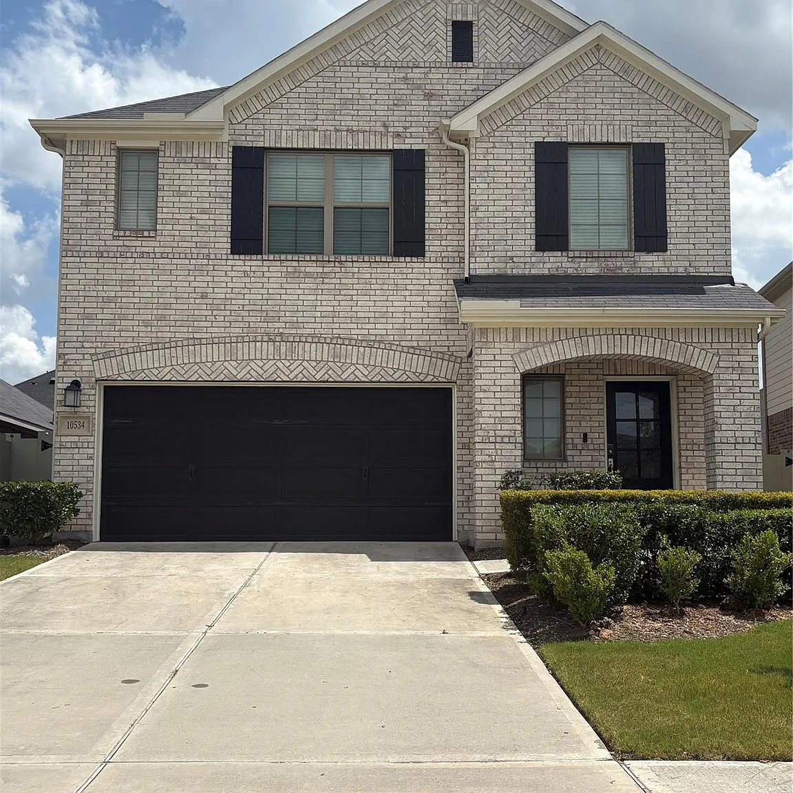 4 bed, 2.5 bath, 2421 sqft, $2,650 — Photo 1
