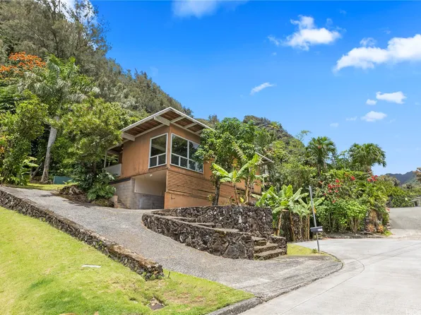 157 Waokanaka Pl, Honolulu, HI 96817