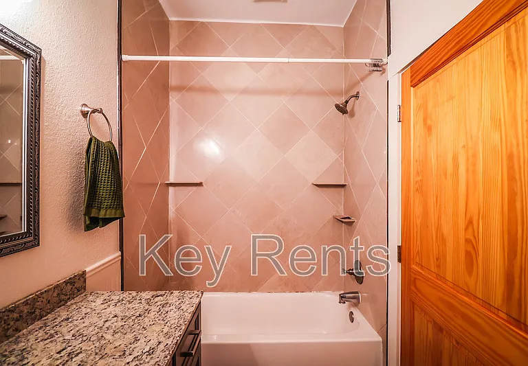 422 N Davis Hwy — Photo 8