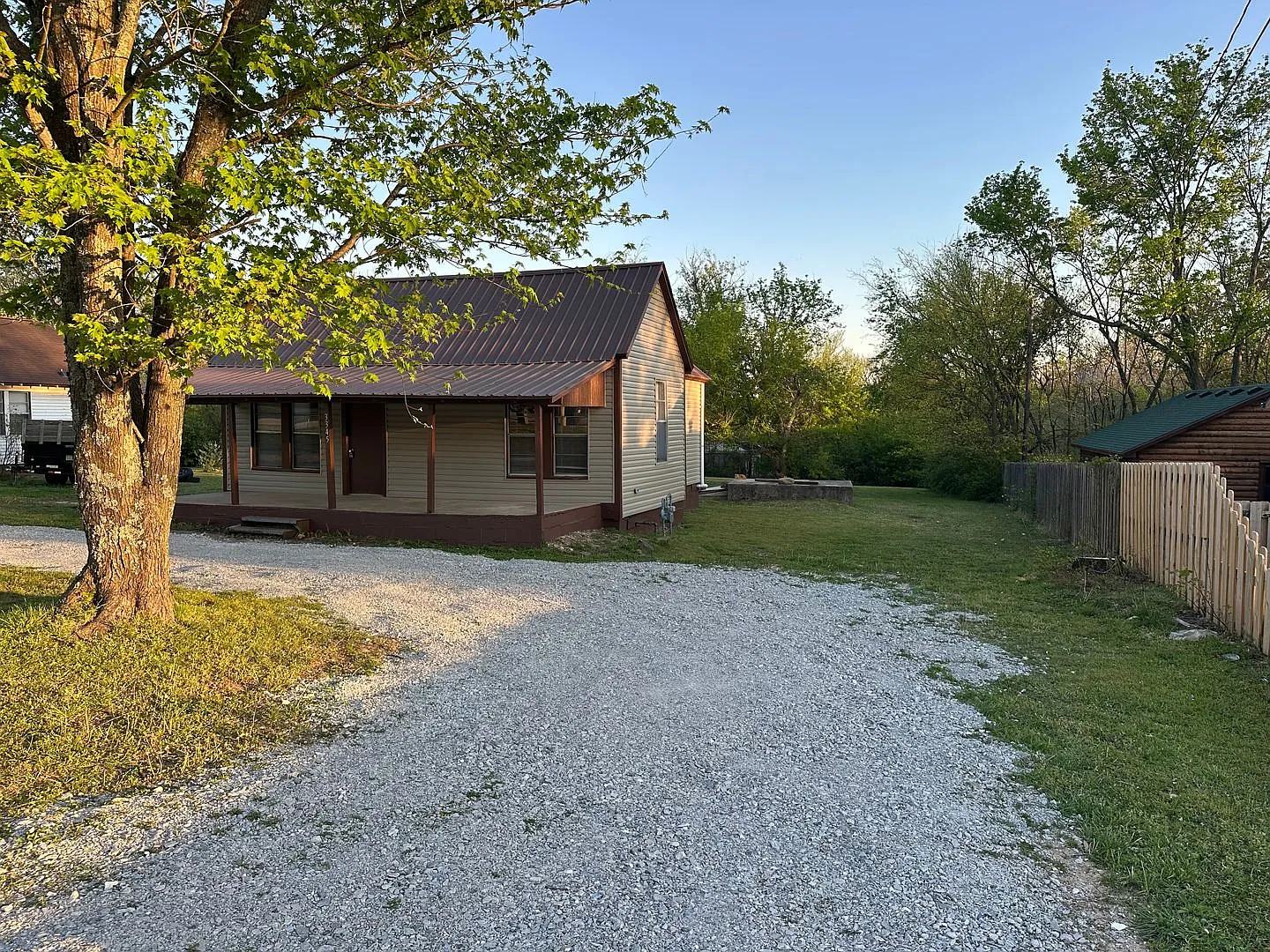 Available Now! Spacious 2 Bedroom, 1 Bathroom Home with Bonus Room & Huge Backyard — Photo 2