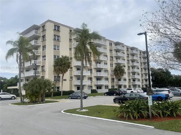 1831 NE 38th St APT 403, Fort Lauderdale, FL 33308