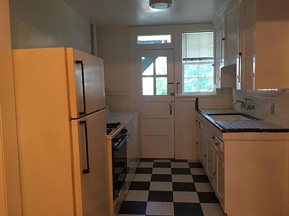 4th image of 3326 W Grace St #1