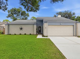 16319 Mill Point Dr, Houston, TX 77059