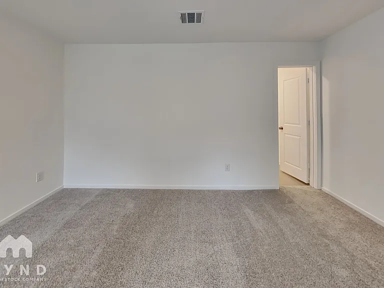 940 Capracotta Dr — Photo 7