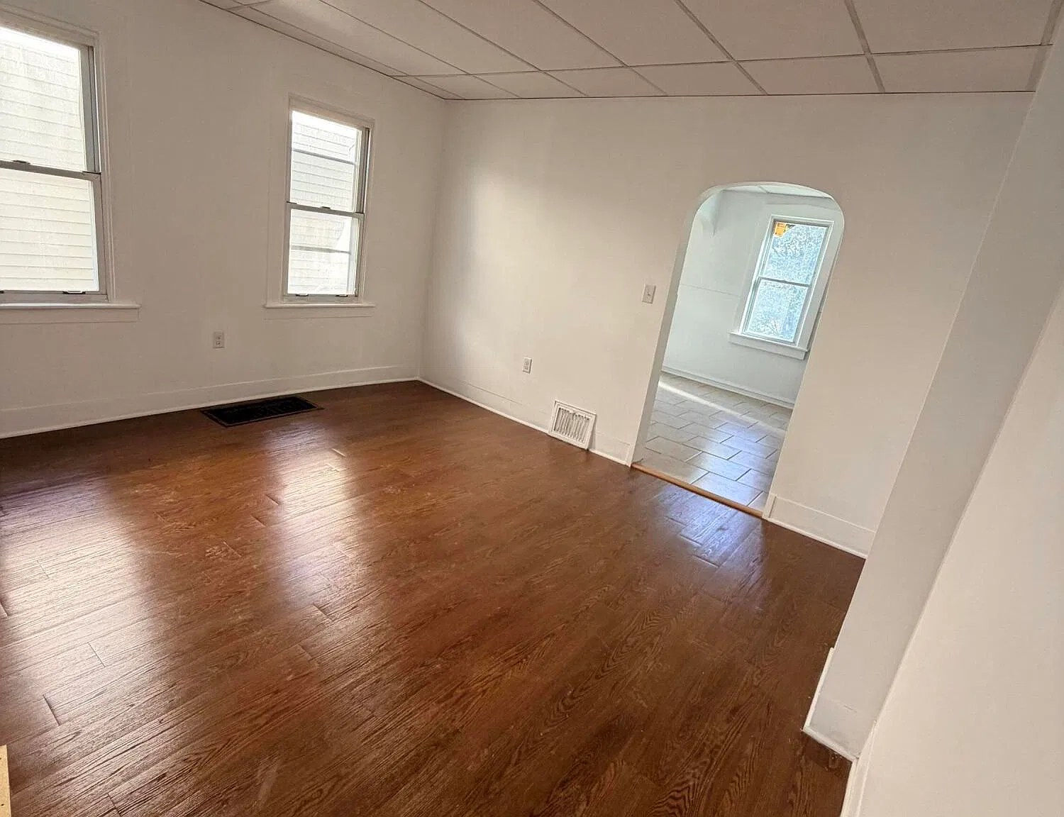 3 bed, 1.0 bath, 1300 sqft, $1,400 — Photo 4