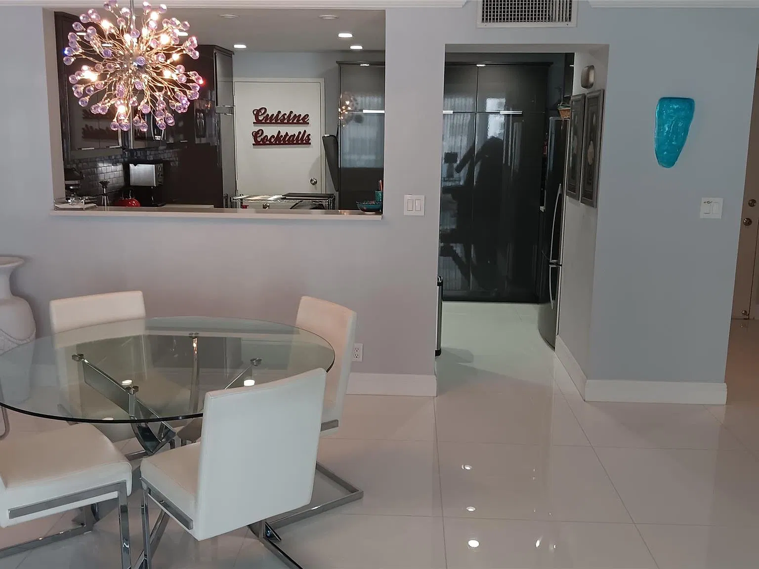 1 bed, 1.5 bath, 1054 sqft, $4,000 — Photo 3