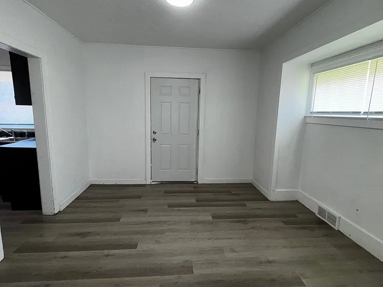 419 Clyde St — Photo 7