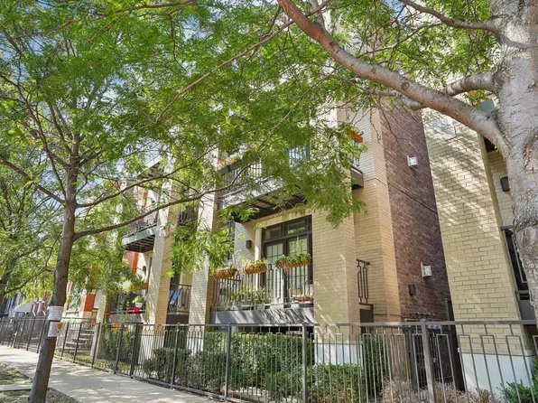 2012 W Erie St APT 3E, Chicago, IL 60612
