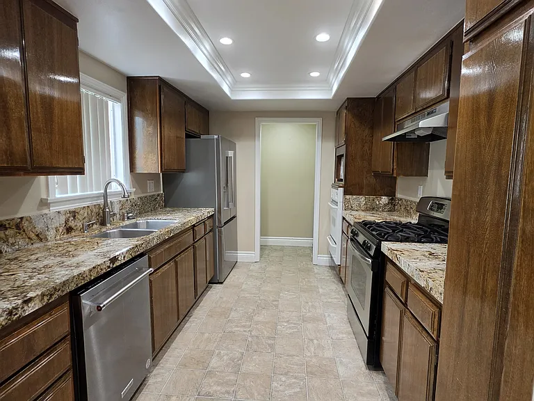 2516 Graham Ave #4 — Photo 1