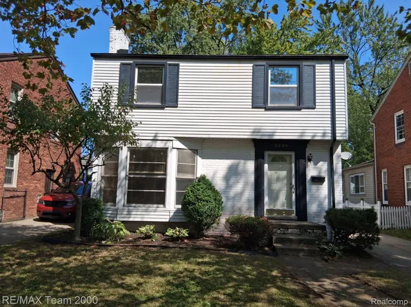 5228 Hillcrest St, Grosse Pointe, MI 48236