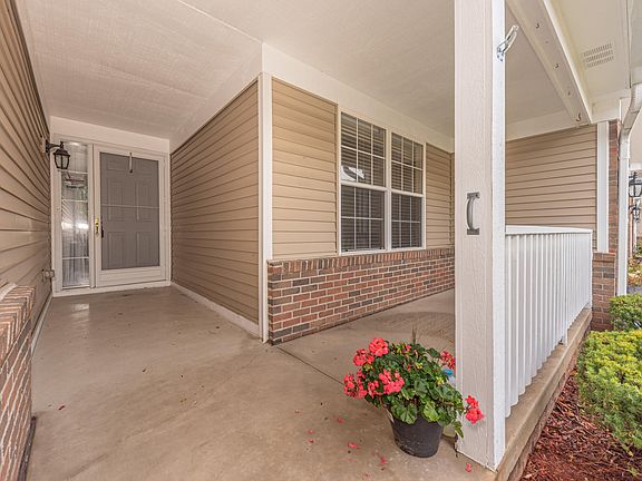 3rd image of 1290 Stewart Dr