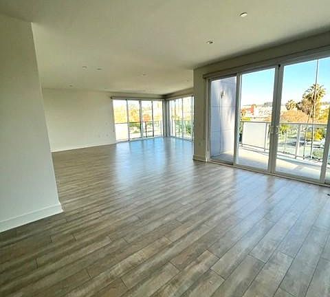 5th image of 1157 S Bundy Dr Penthouse 1
