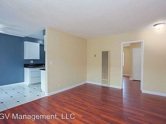 4th image of 11520 Menlo Ave APT 17
