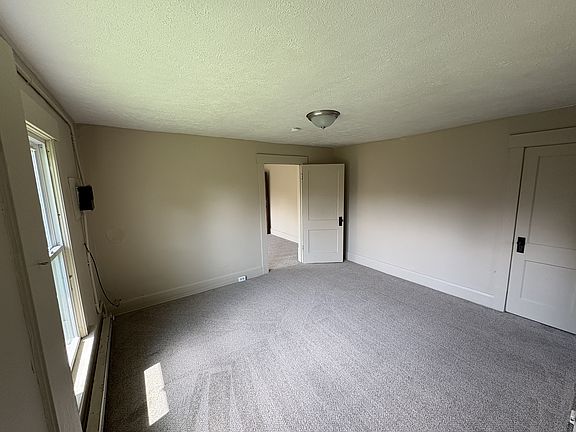 4th image of 136 Park Ave SW