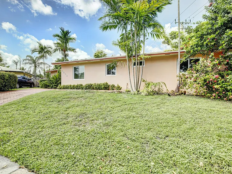 8930 SW 149th Ter — Photo 16