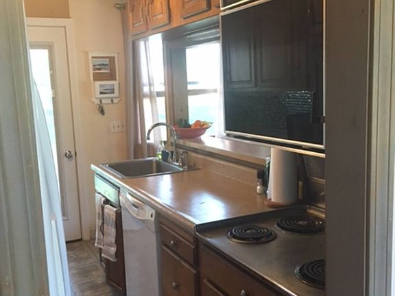 3rd image of 85 Harbour Island Rd