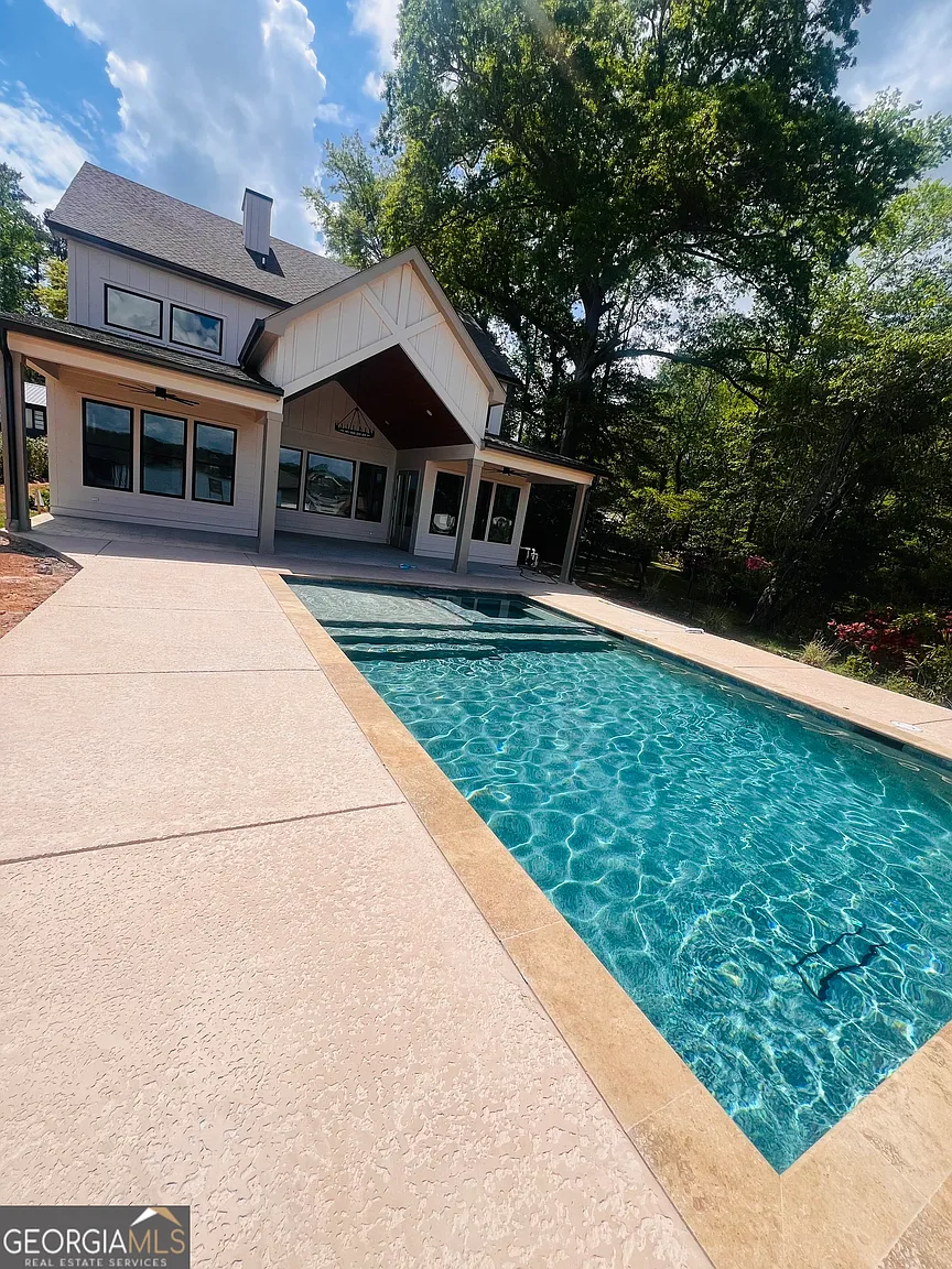 191 E Lakeview Dr NE #B photo 1