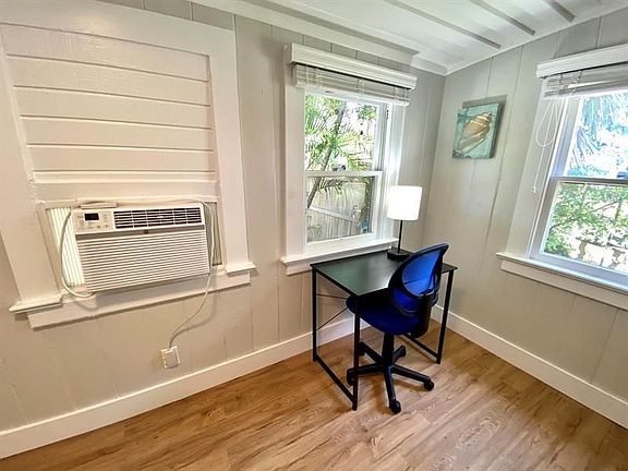 4th image of 216 S M St #3