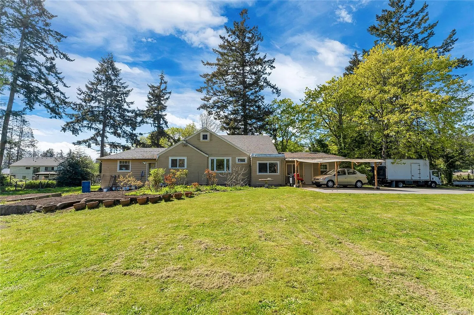 753 Sayward Rd photo 1