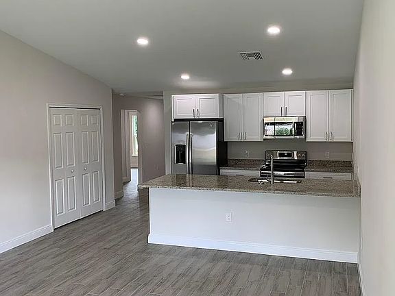 3rd image of 759 Bedford Dr #759