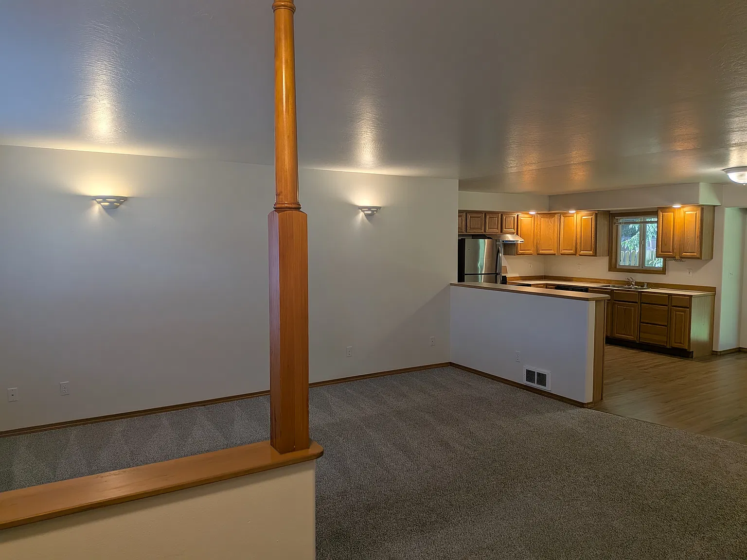 2 bed, 1000 sqft, $2,200 — Photo 2