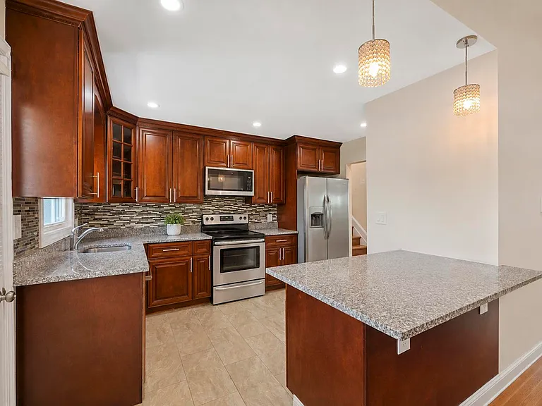 64 Dante Ave — Photo 18