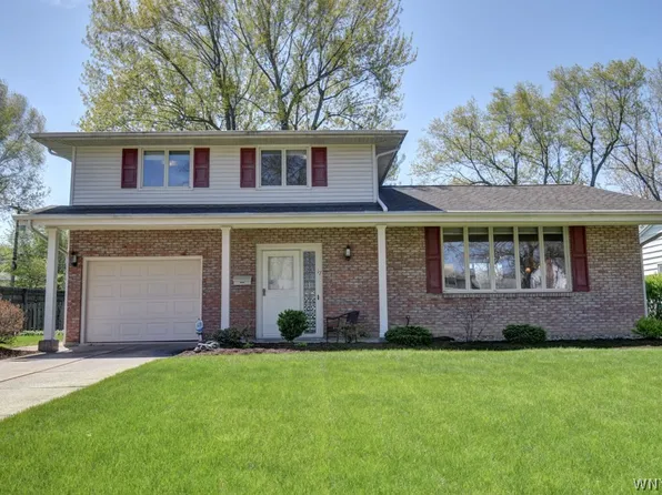 17 Willow Green Dr, Amherst, NY 14228