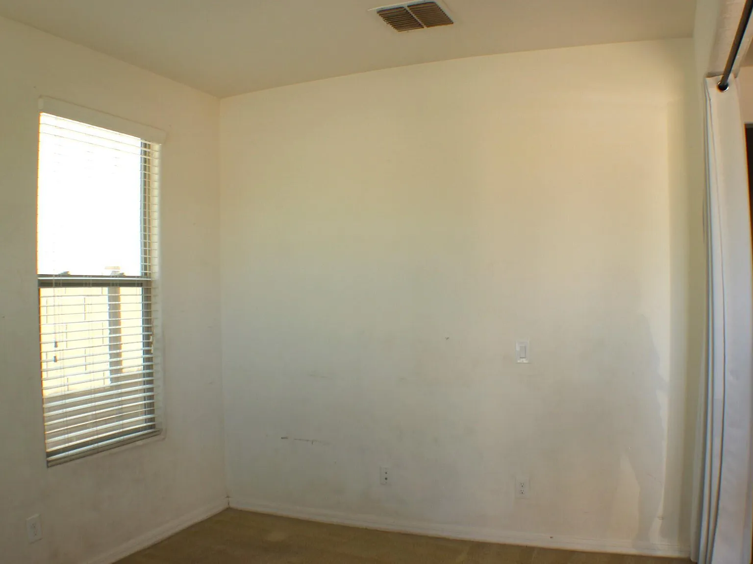 3 bed, 2.0 bath, 1785 sqft, $1,900 — Photo 4