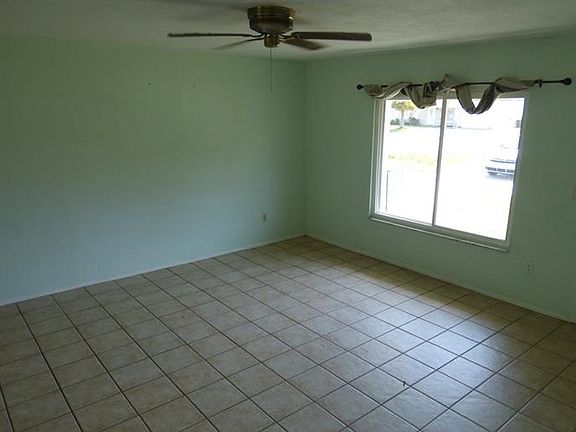 4th image of 3725 Pan American Blvd