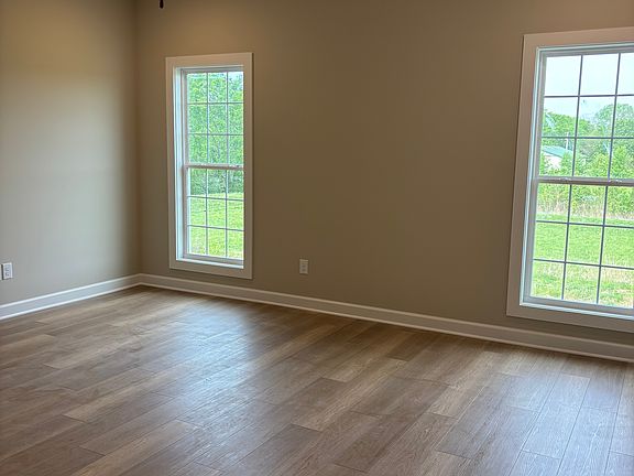 3rd image of 504 Dottie Dr