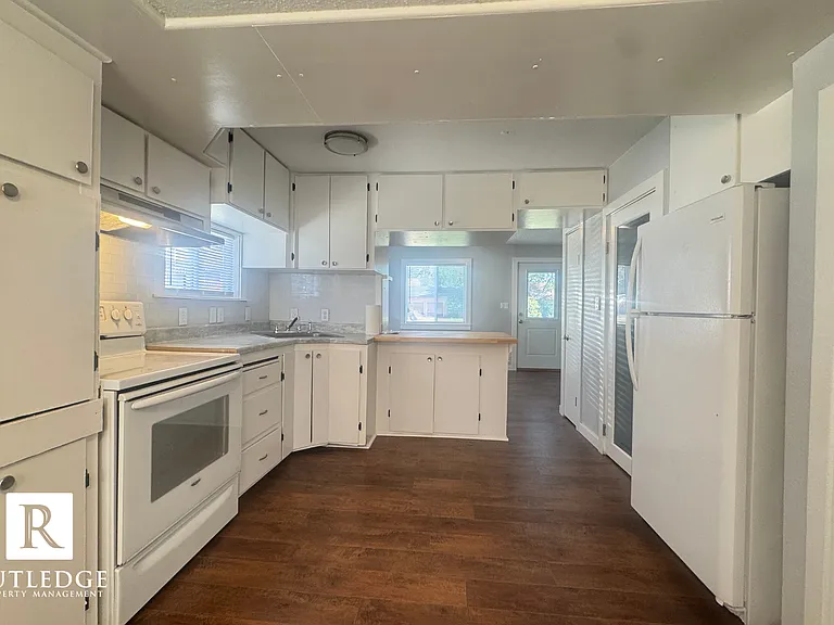 745 Dakota Ave — Photo 3