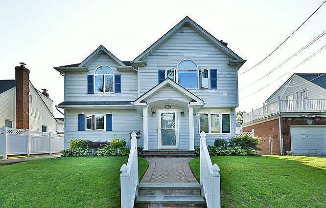1st image of 453 Leonard Blvd
