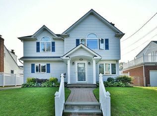 453 Leonard Blvd, New Hyde Park, NY 11040
