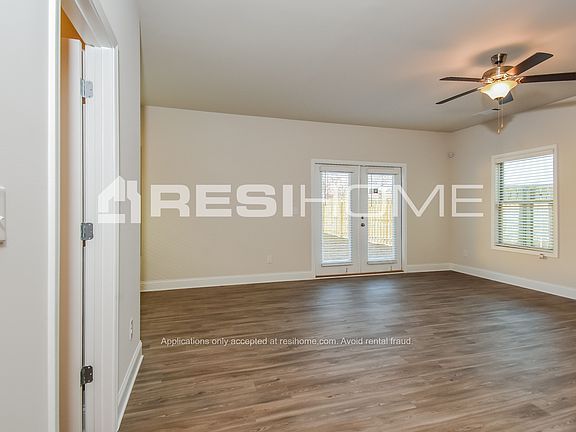 3rd image of 1005 Tranquil Gardens Pl