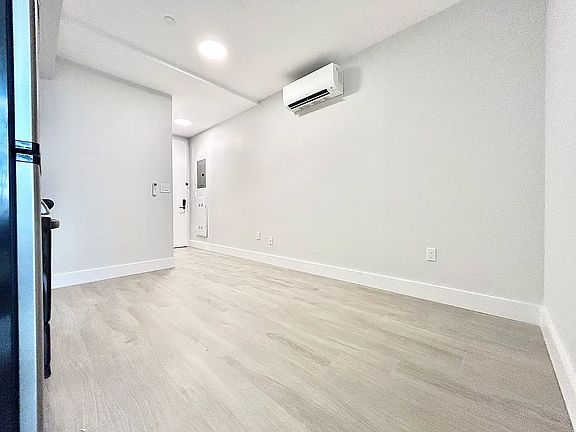2nd image of 222 E 53rd St #1