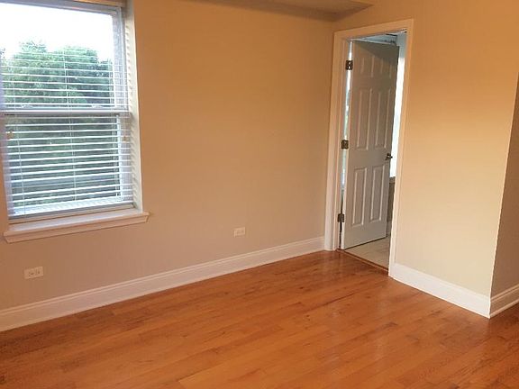 4th image of 6507 N Claremont Ave APT 2