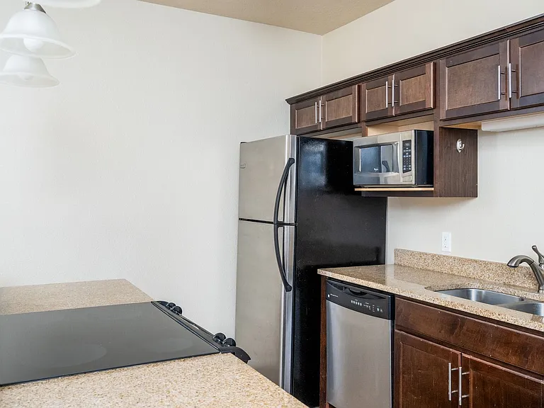 Highland Shores Apartments — Photo 17