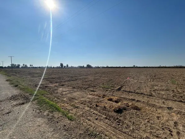W Stanford Avenue, Pixley, CA 93256