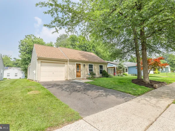 3 Saint Davids Pl, Southampton, NJ 08088