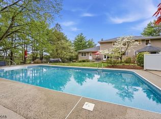 15 Sunrise Cir, Clinton Twp., NJ 08809