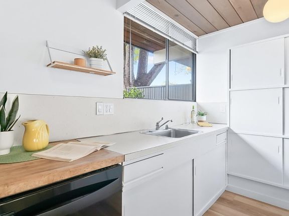 2nd image of 131 Greenmeadow Way
