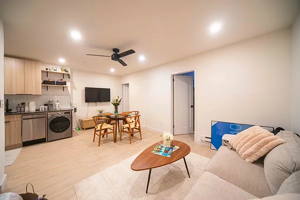 Rented by R New York | media 16