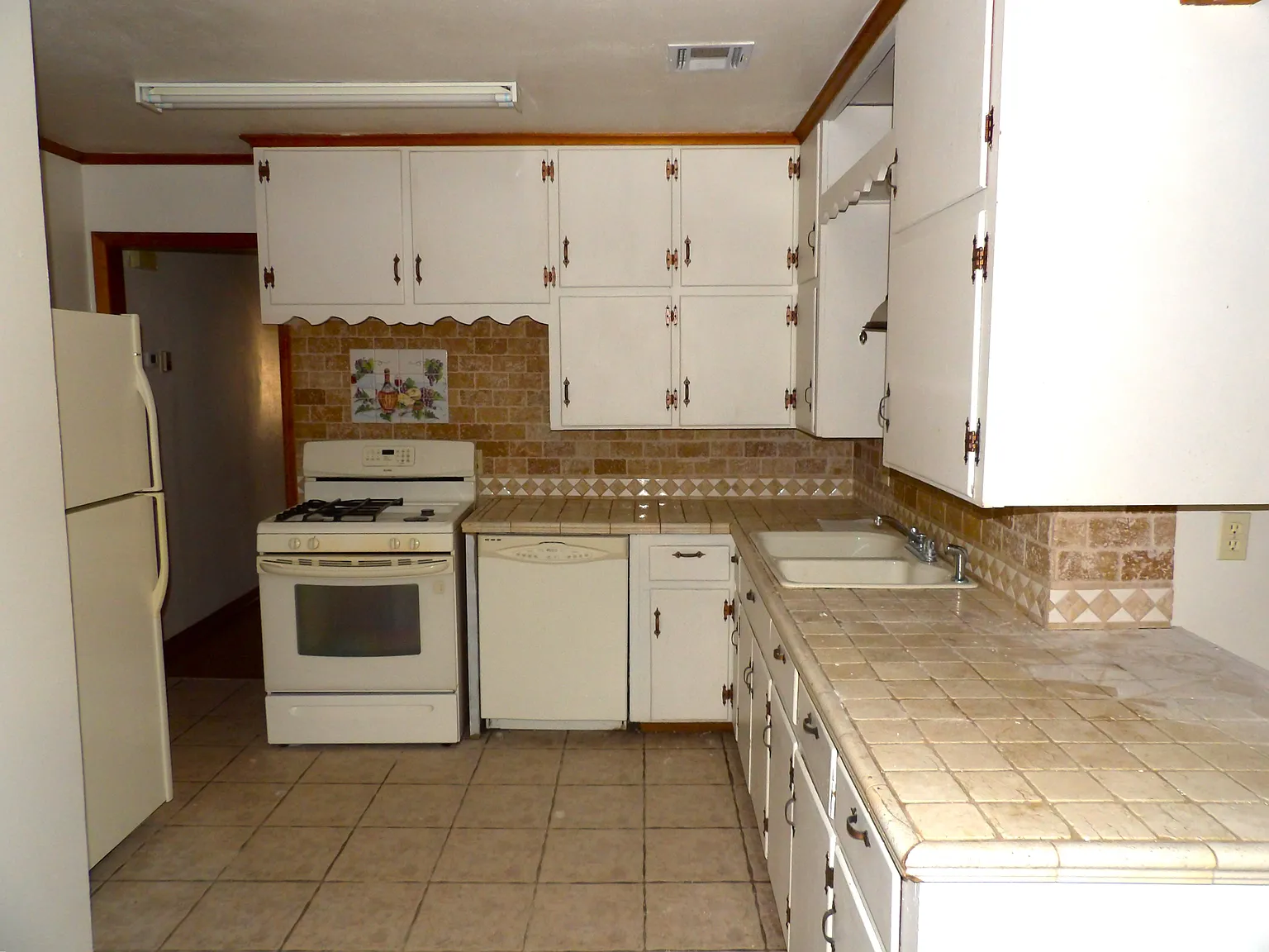 2 bed, 1050 sqft, $995 — Photo 3