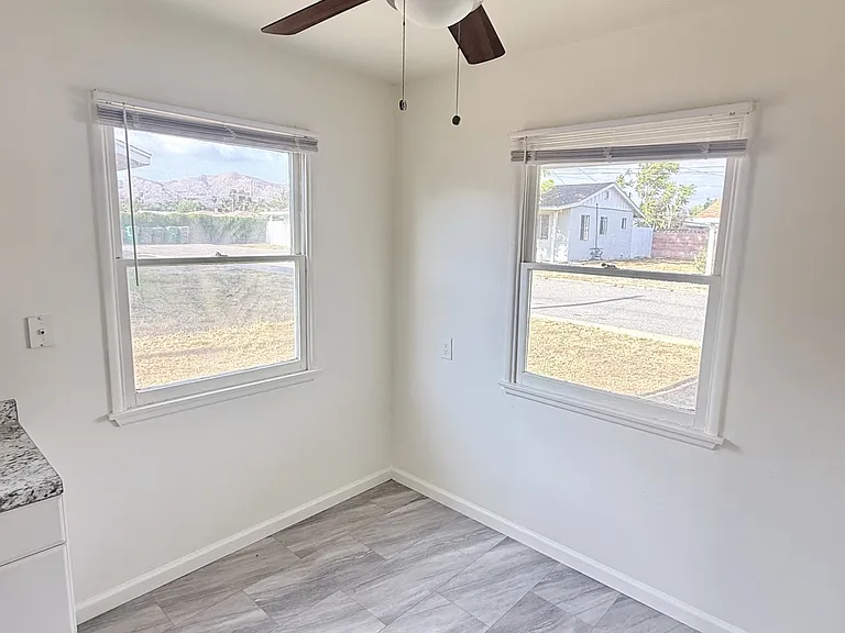 24452 Myers Ave — Photo 12
