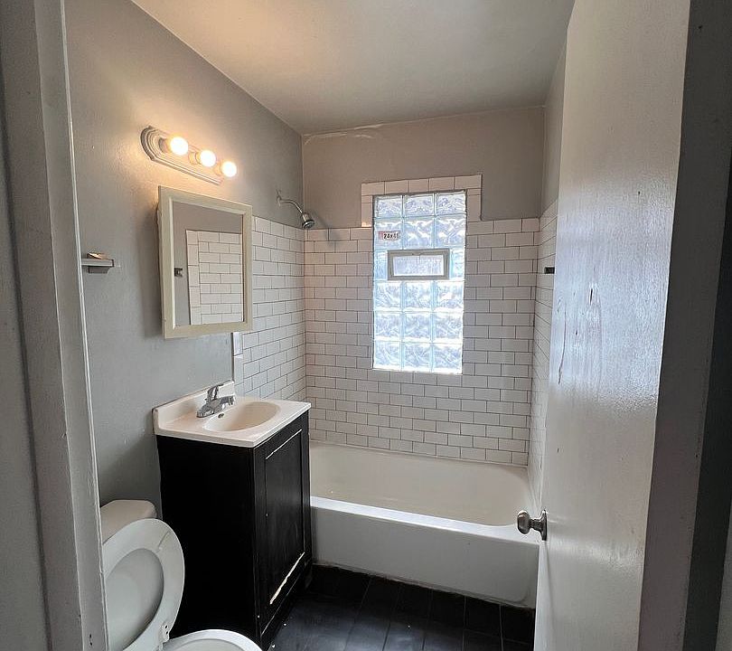 1st image of 5915-5917 N 65th St
