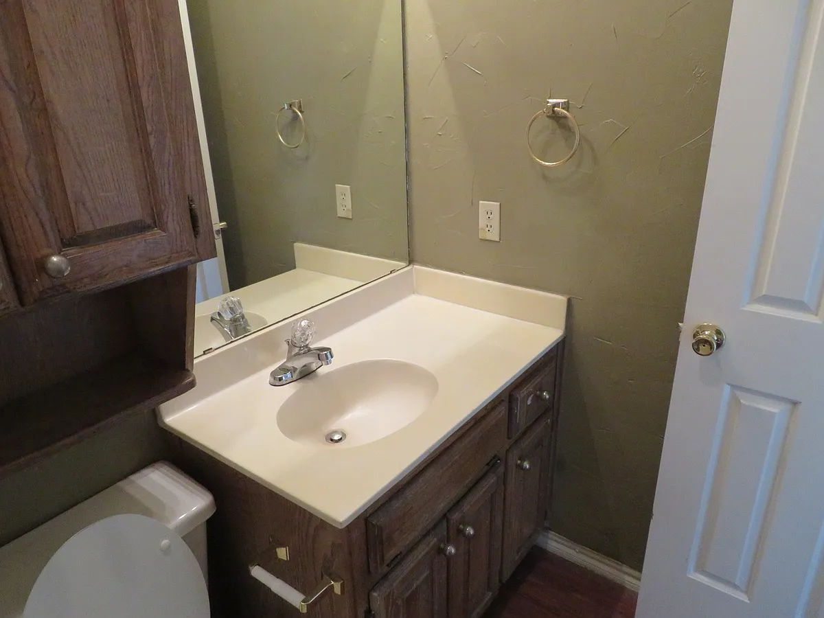 Building Photo - 914 W 26th St #201