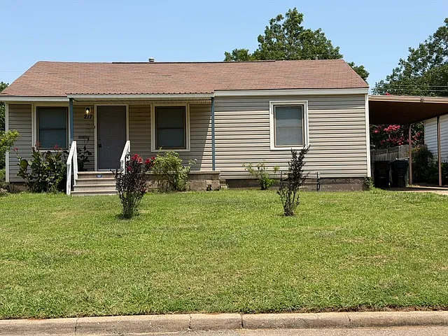 3 bed, 925 sqft, $1,095 — Photo 2